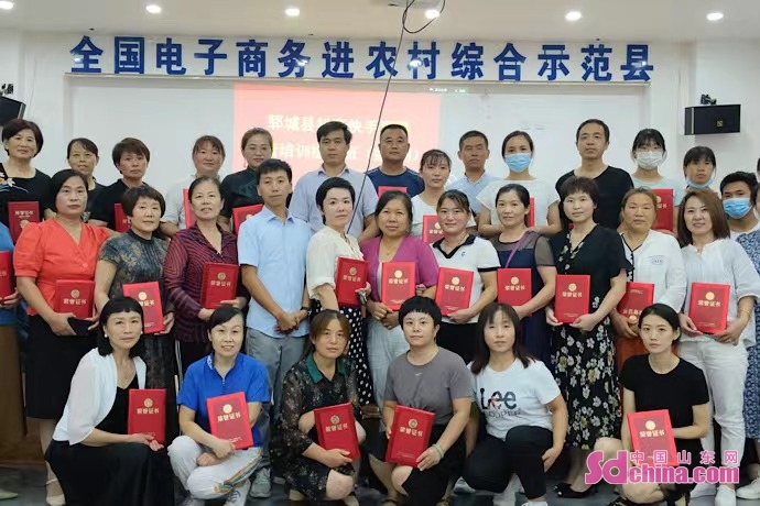 开云体育 开云平台杨树丹：当好电商带头人 走好乡村振兴路(图4)